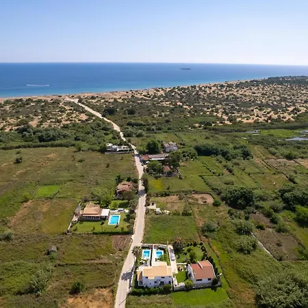 Nyaraló Issos