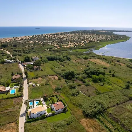 Nyaraló Issos